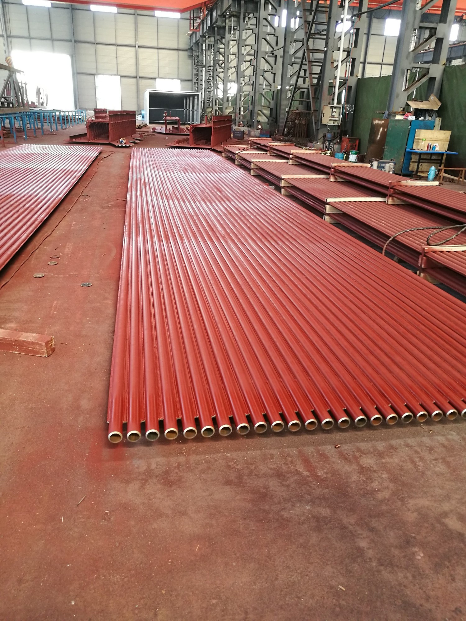 材質(zhì)：SA-210C規(guī)格：63.5×7.5 4根一排，鱗片寬度12.7mm厚度6mm管排總長度12米，內(nèi)螺紋8個(gè)頭） 管材需正偏差，帶500米密封