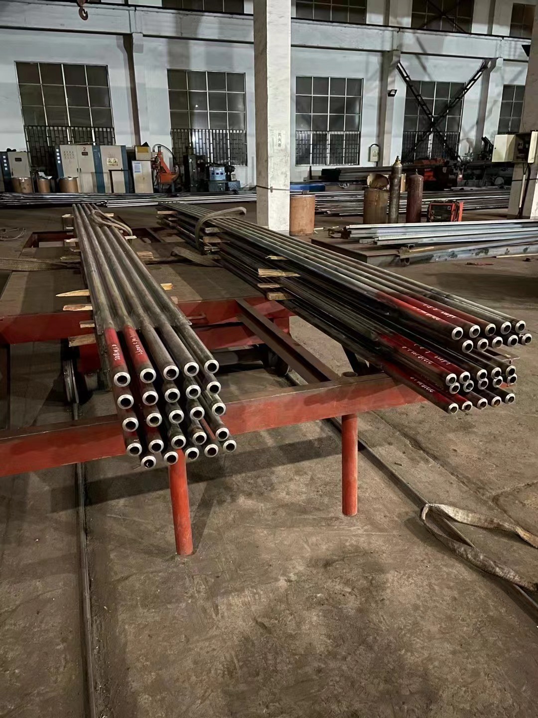水冷壁管屏|管中心距76.2mm，管屏長6米、5根一組，Φ63.5×7.1內(nèi)螺紋管，鰭片8mm