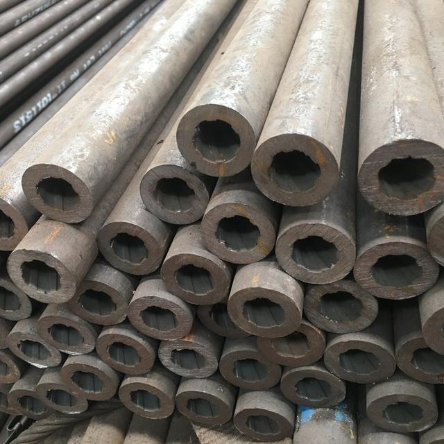 材質(zhì)：SA-210C規(guī)格：63.5×7.5 4根一排，鱗片寬度12.7mm厚度6mm管排總長度12米，內(nèi)螺紋8個(gè)頭） 管材需正偏差，帶500米密封