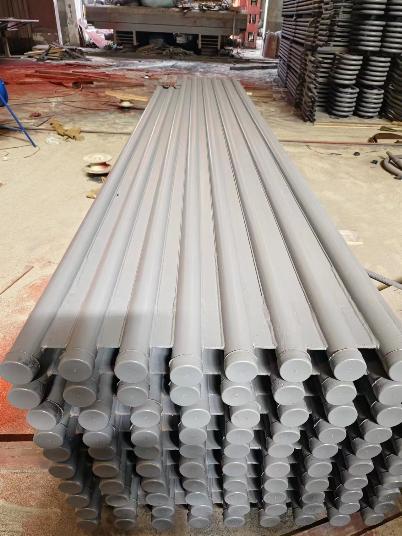 φ60.3×7.5\SA-210C 水冷壁帶鰭片內(nèi)螺紋管，帶鰭片。2）附質(zhì)量證明書，3）品牌：武鍋、東鍋、哈鍋選其一