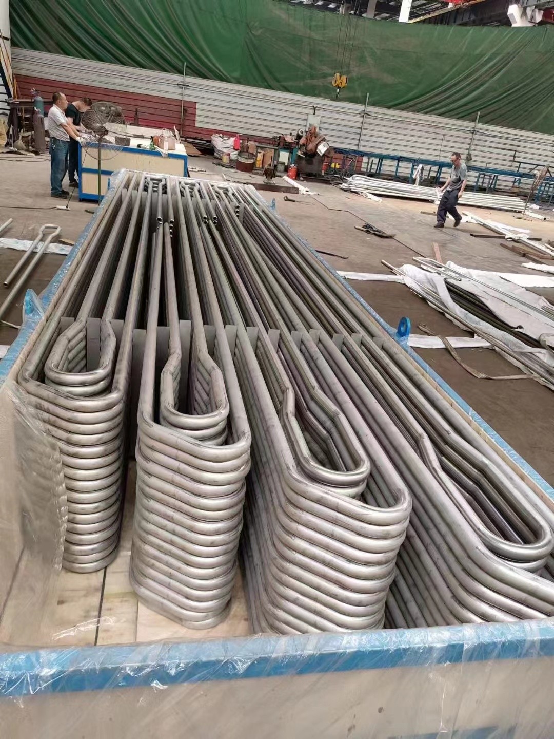 Φ38.1×7.5 SA-213T2 每件9根水冷壁管一排，長12米，管節(jié)距50.8mm,鰭片連接，鰭片為膜式扁鋼厚δ6.4㎜，材料為15CrMo，采用雙面坡口焊接型式