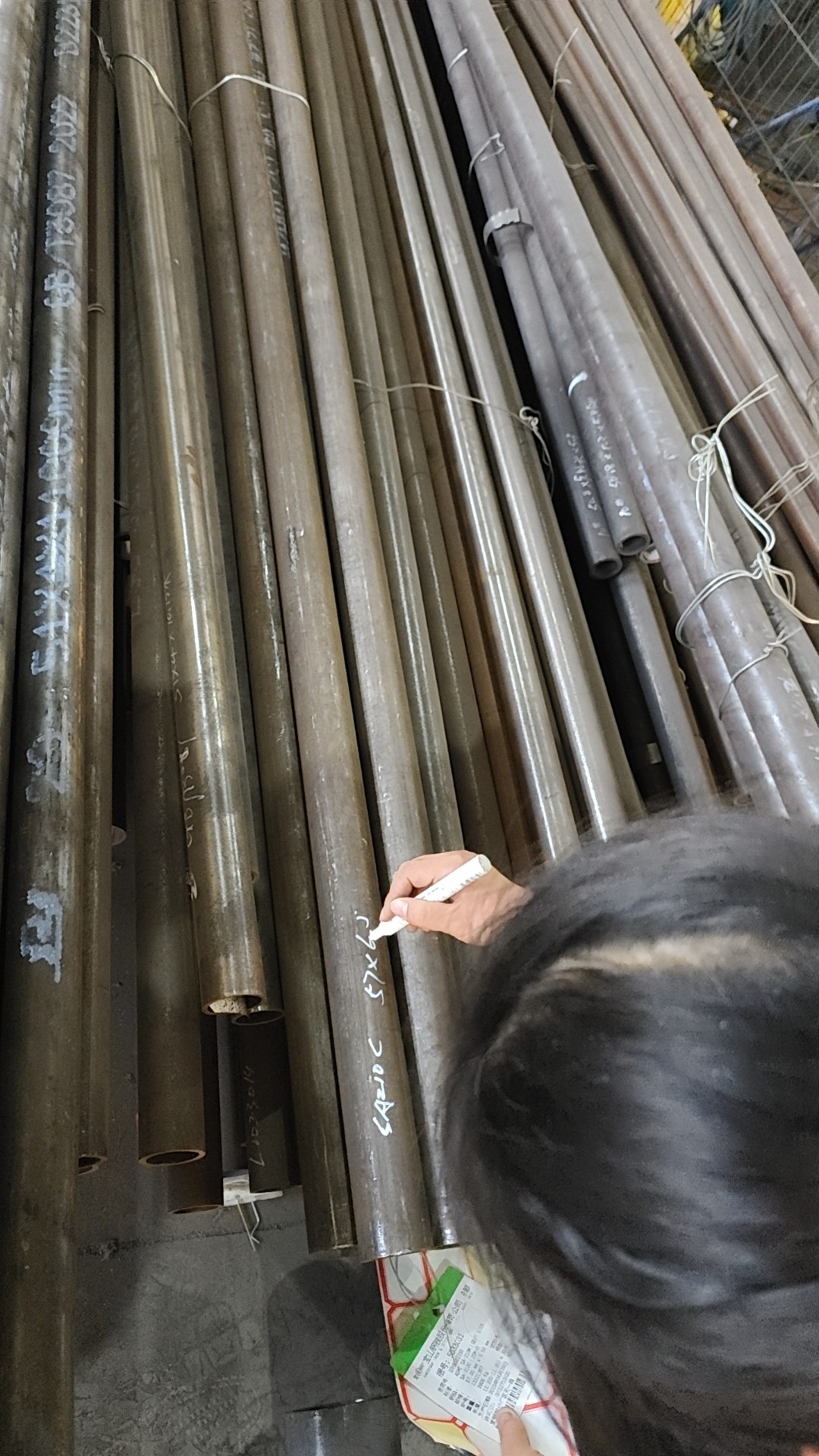 管排長度為6米，每件管排由10根管子組成，管子中心距為54mm，鰭片厚度為6.4mm