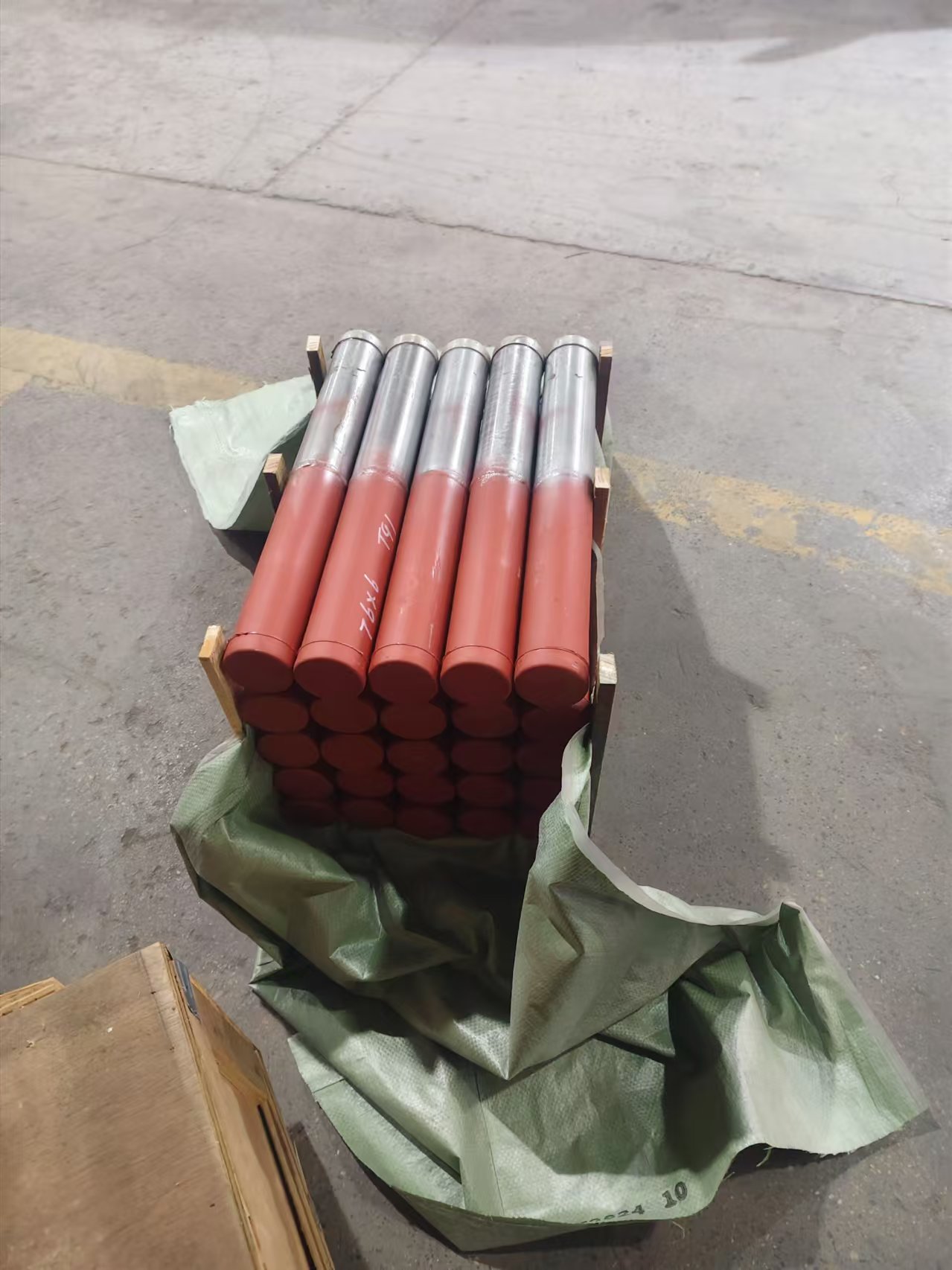 規(guī)格：ф76×6，長(zhǎng)度600mm，材質(zhì)：SA-213TP347HFG/SA-213T91,兩種材質(zhì)各300mm